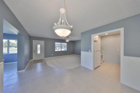 Condo in Sun City Center, Florida, 1 bedroom № 2093913 - photo 5
