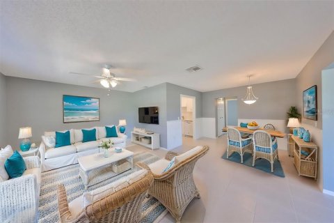 Condo in Sun City Center, Florida, 1 bedroom № 2093913 - photo 9