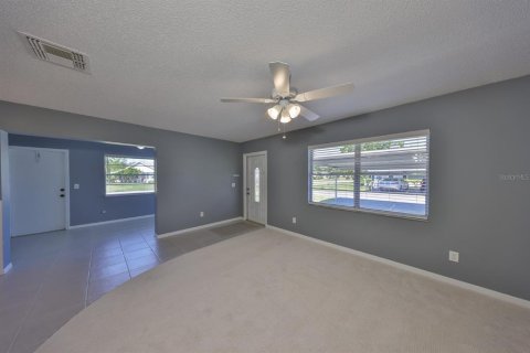 Condo in Sun City Center, Florida, 1 bedroom № 2093913 - photo 23