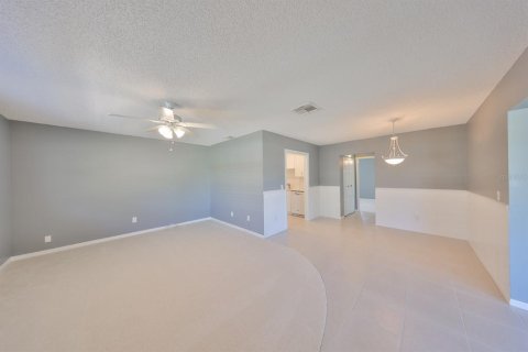 Condo in Sun City Center, Florida, 1 bedroom № 2093913 - photo 8