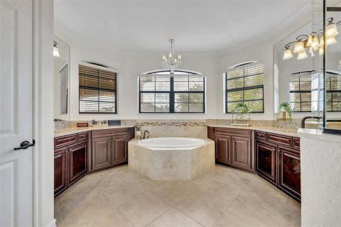 House in LAKEWOOD NATIONAL in Bradenton, Florida 6 bedrooms, 353.77 sq.m. № 1793473 - photo 27