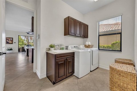 House in LAKEWOOD NATIONAL in Bradenton, Florida 6 bedrooms, 353.77 sq.m. № 1793473 - photo 17