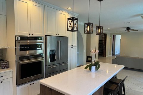 House in Weston, Florida 7 bedrooms, 433.3 sq.m. № 1867492 - photo 8