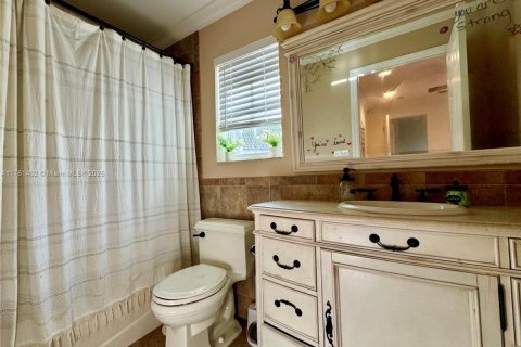 House in Weston, Florida 7 bedrooms, 433.3 sq.m. № 1867492 - photo 28