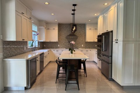 House in Weston, Florida 7 bedrooms, 433.3 sq.m. № 1867492 - photo 11