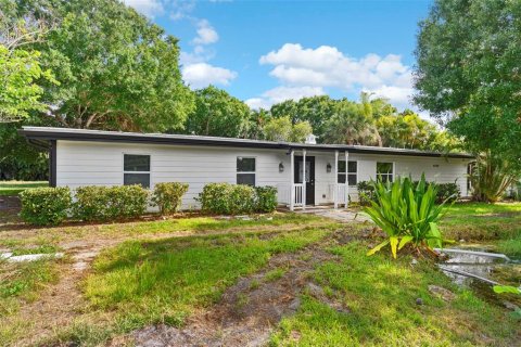 House in Vero Beach, Florida 4 bedrooms, 253.07 sq.m. № 1780705 - photo 1