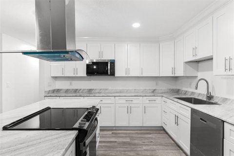 House in Vero Beach, Florida 4 bedrooms, 253.07 sq.m. № 1780705 - photo 13