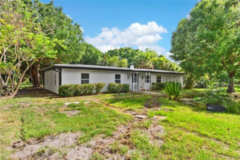 House in Vero Beach, Florida 4 bedrooms, 253.07 sq.m. № 1780705 - photo 3