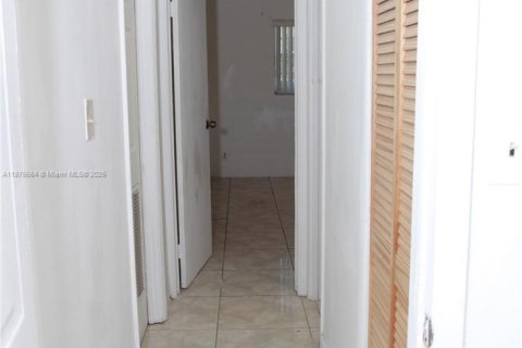 Commercial property in Fort Lauderdale, Florida 1 bedroom, 168.15 sq.m. № 1923657 - photo 2