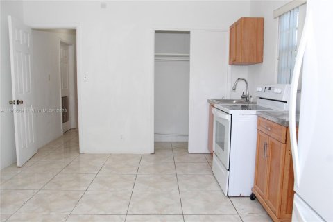 Commercial property in Fort Lauderdale, Florida 1 bedroom, 168.15 sq.m. № 1923657 - photo 5