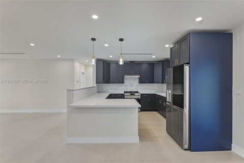 Villa ou maison à louer à Palmetto Bay, Floride: 4 chambres, 213.68 m2 № 1996852 - photo 5