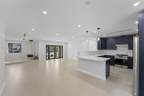 Villa ou maison à louer à Palmetto Bay, Floride: 4 chambres, 213.68 m2 № 1996852 - photo 9