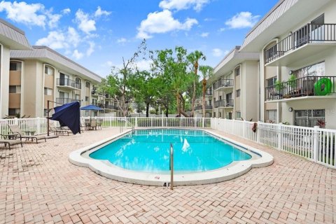 Condo in Tampa, Florida, 1 bedroom  № 1916867 - photo 13