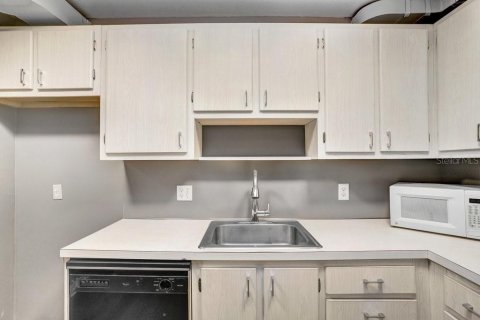 Condo in Tampa, Florida, 1 bedroom  № 1916867 - photo 8