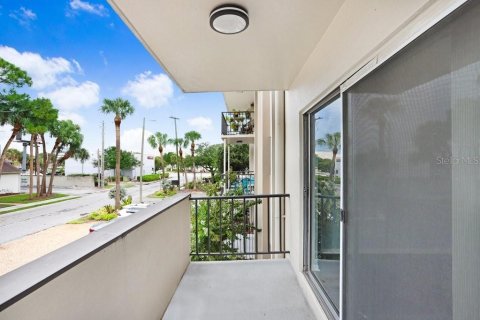 Condo in Tampa, Florida, 1 bedroom  № 1916867 - photo 12