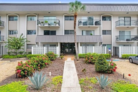 Condo in Tampa, Florida, 1 bedroom  № 1916867 - photo 1