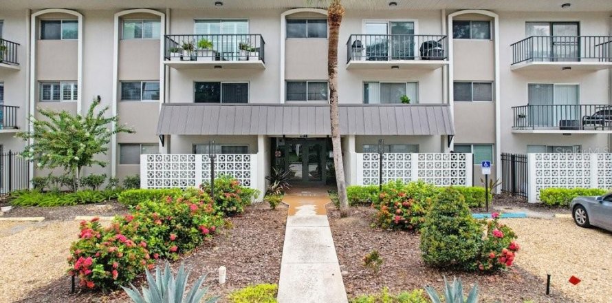Condo in Tampa, Florida, 1 bedroom № 1916867