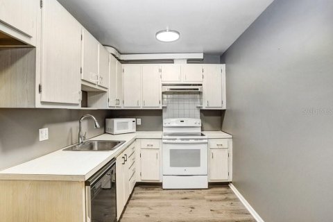 Condo in Tampa, Florida, 1 bedroom  № 1916867 - photo 7