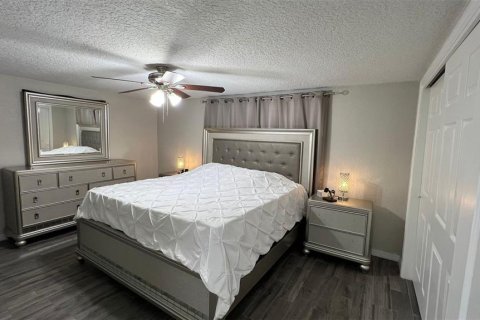 House in Holiday, Florida 4 bedrooms, 105.91 sq.m. № 1907363 - photo 27