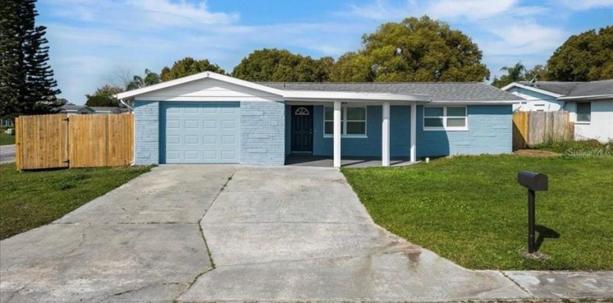 House in Holiday, Florida 4 bedrooms, 105.91 sq.m. № 1907363