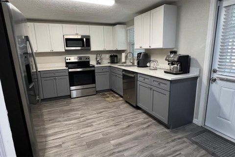 House in Holiday, Florida 4 bedrooms, 105.91 sq.m. № 1907363 - photo 17