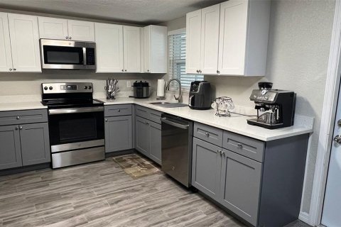 House in Holiday, Florida 4 bedrooms, 105.91 sq.m. № 1907363 - photo 18