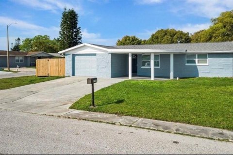 House in Holiday, Florida 4 bedrooms, 105.91 sq.m. № 1907363 - photo 3