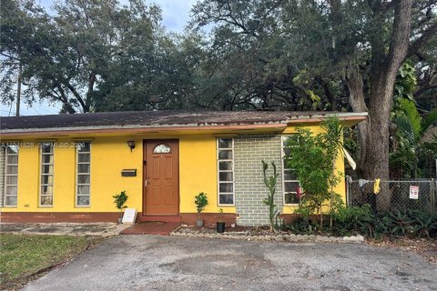 Propiedad comercial en venta en Miramar, Florida, 219.9 m2 № 1999326 - foto 2