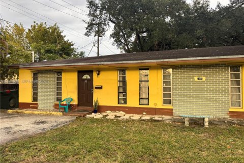 Propiedad comercial en Miramar, Florida 219.9 m2 № 1999326