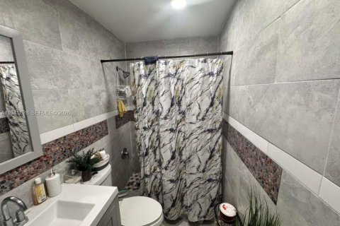 Propiedad comercial en venta en Miramar, Florida, 219.9 m2 № 1999326 - foto 16