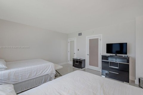 Снять в аренду кондоминиум в Майами-Бич, Флорида 2 спальни, 137.5м2, № 1952330 - фото 22