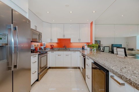 Снять в аренду кондоминиум в Майами-Бич, Флорида 2 спальни, 137.5м2, № 1952330 - фото 10