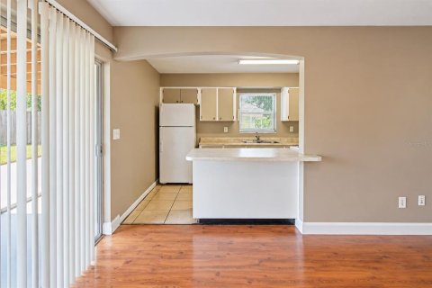 Villa ou maison à louer à Spring Hill, Floride: 2 chambres, 92.9 m2 № 2418757 - photo 8