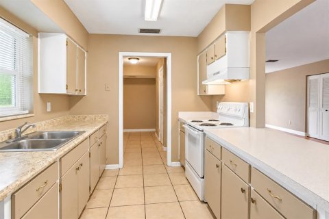 Villa ou maison à louer à Spring Hill, Floride: 2 chambres, 92.9 m2 № 2418757 - photo 12