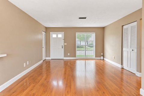 Villa ou maison à louer à Spring Hill, Floride: 2 chambres, 92.9 m2 № 2418757 - photo 10
