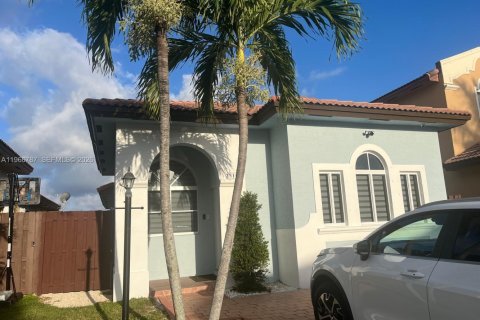House in Homestead, Florida 3 bedrooms, 111.48 sq.m. № 2028489