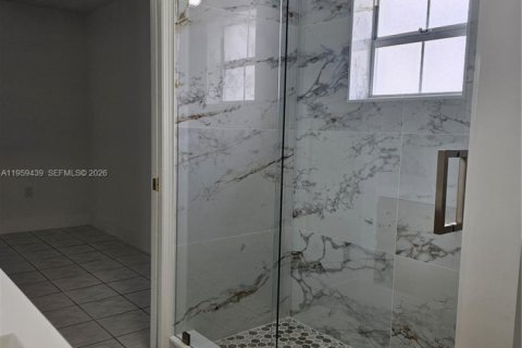 House in Miami, Florida 3 bedrooms, 131.92 sq.m. № 2022226 - photo 13