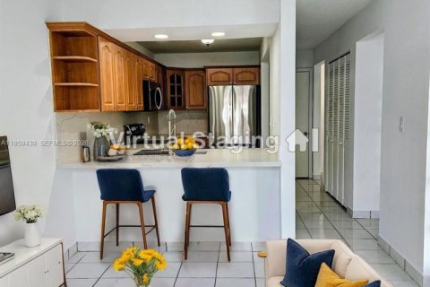 House in Miami, Florida 3 bedrooms, 131.92 sq.m. № 2022226 - photo 10