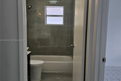 House in Miami, Florida 3 bedrooms, 131.92 sq.m. № 2022226 - photo 19