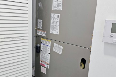 House in Miami, Florida 3 bedrooms, 131.92 sq.m. № 2022226 - photo 30