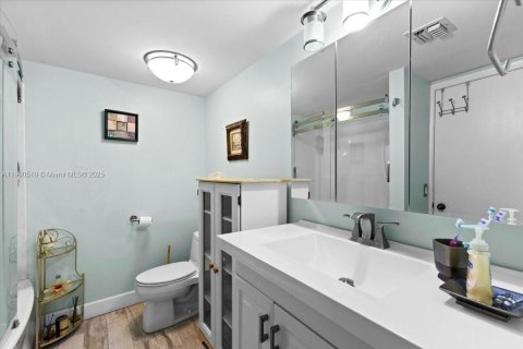 Condo in Oakland Park, Florida, 2 bedrooms  № 2081691 - photo 14