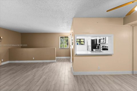 Condo in Oakland Park, Florida, 2 bedrooms  № 2081691 - photo 4