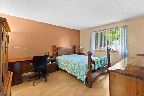 Condo in Oakland Park, Florida, 2 bedrooms  № 2081691 - photo 12