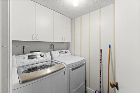 Condo in Oakland Park, Florida, 2 bedrooms  № 2081691 - photo 11