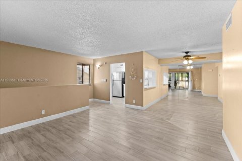 Condo in Oakland Park, Florida, 2 bedrooms  № 2081691 - photo 6