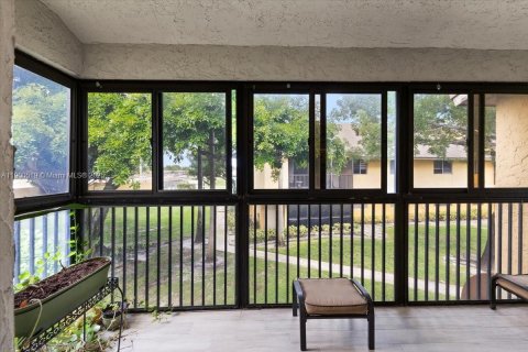 Condo in Oakland Park, Florida, 2 bedrooms  № 2081691 - photo 17