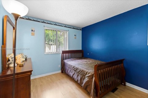 Condo in Oakland Park, Florida, 2 bedrooms  № 2081691 - photo 10
