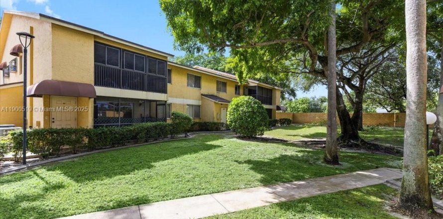 Condo in Oakland Park, Florida, 2 bedrooms  № 2081691