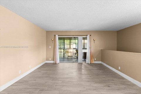 Condo in Oakland Park, Florida, 2 bedrooms  № 2081691 - photo 8