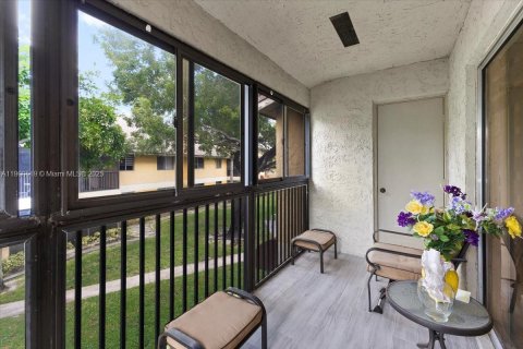 Condo in Oakland Park, Florida, 2 bedrooms  № 2081691 - photo 16